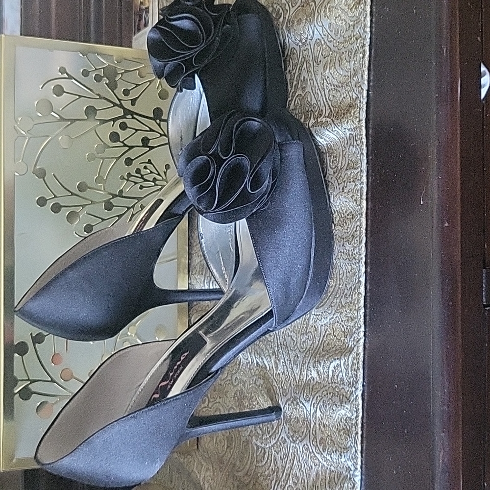 Satin fancy shoes